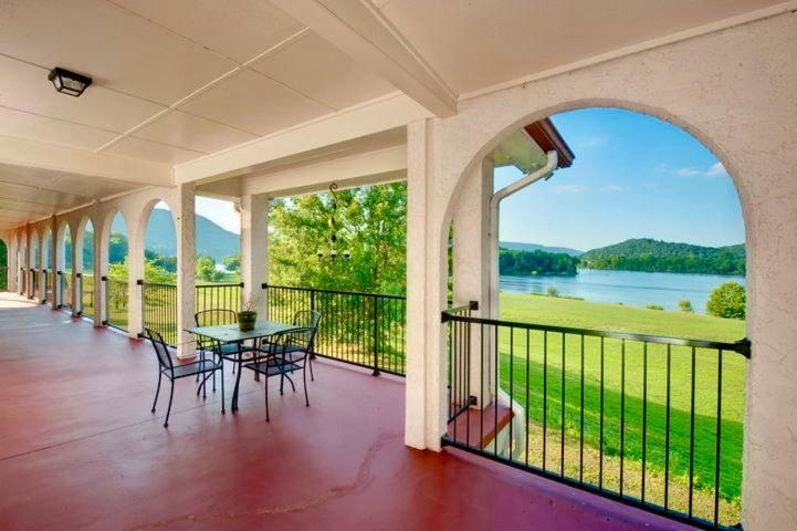 Elder Mountain Room At Tennessee Riverplace Chattanooga Exterior photo